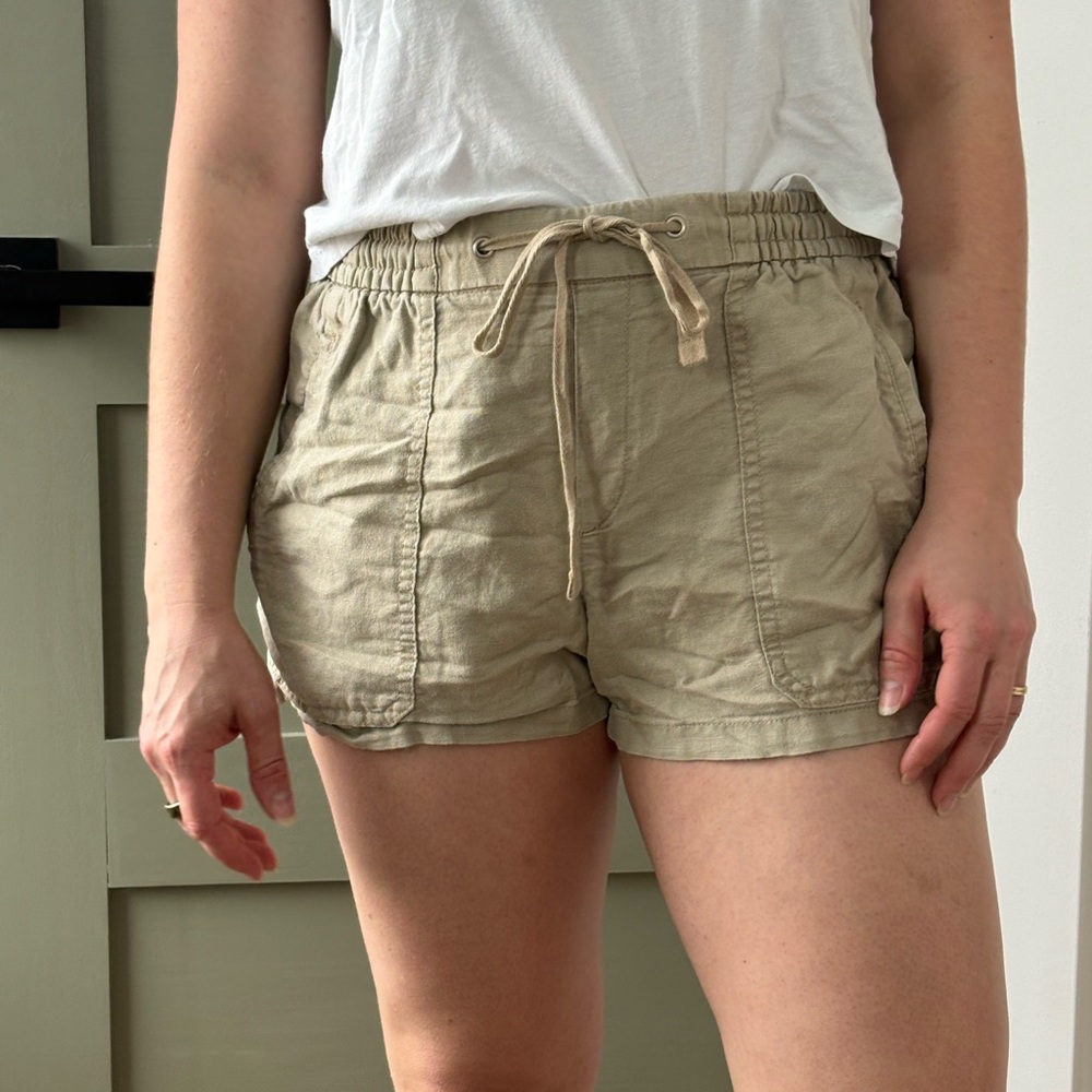 GAP Women's Tan Linen/Cotton Shorts